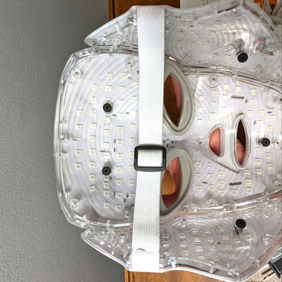 NWT Colorful LED Beauty Mask. - Picture 7 of 9